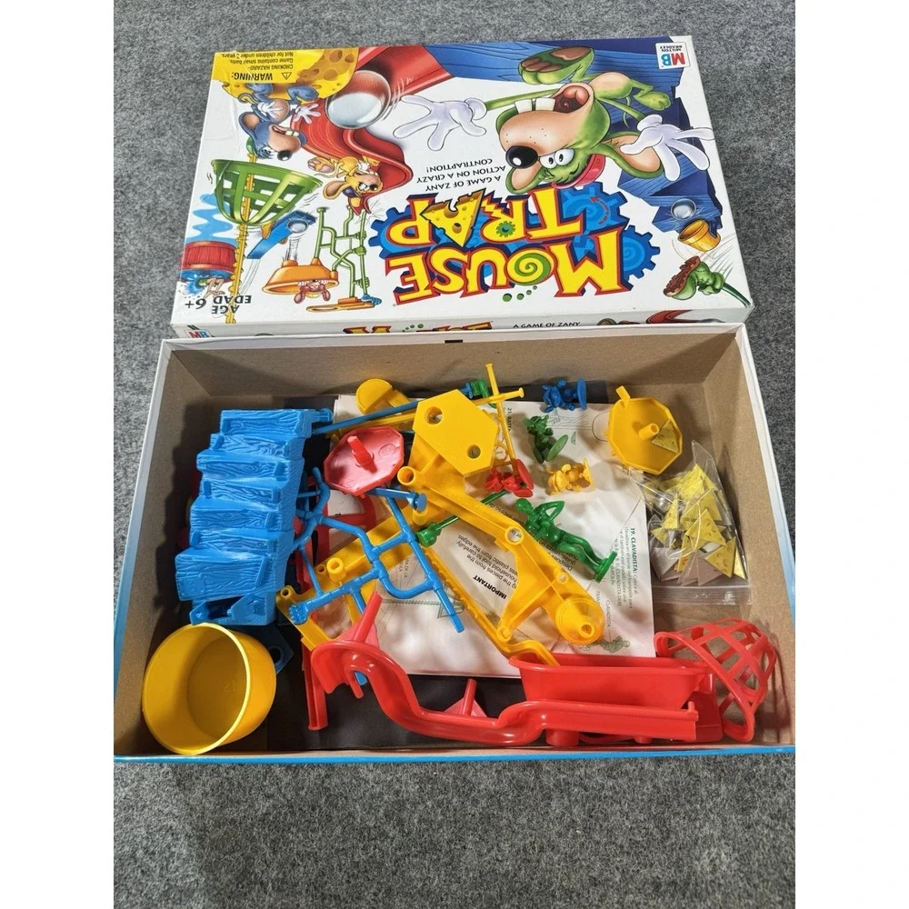 VINTAGE Mouse Trap COMPLETE Milton Bradley 2005 Classic Board Game Kids Family